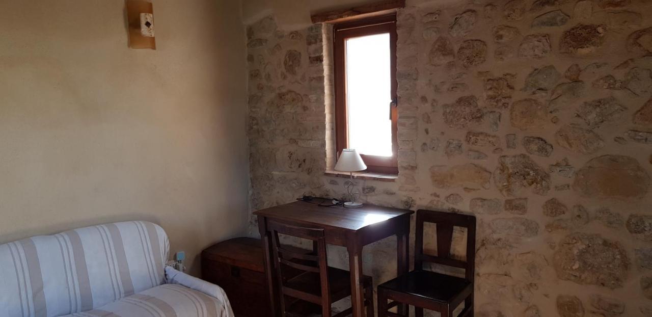 Agriturismo Le Canterie Radicondoli Kültér fotó